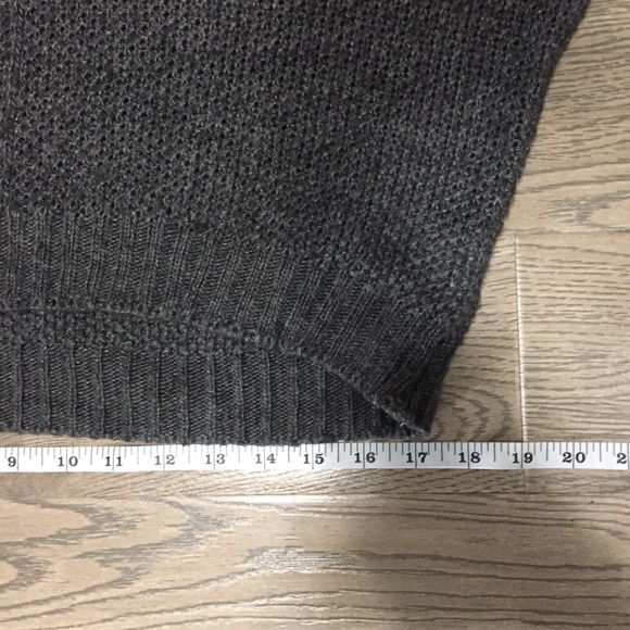 Cropped Grey knit sweater - Picture 8 of 15
